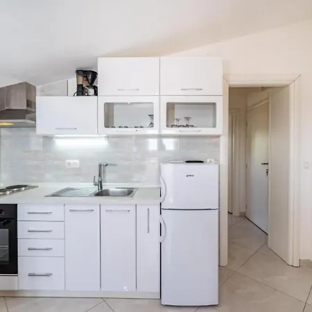 Tonka And Lara With Shared Pool * Podusje