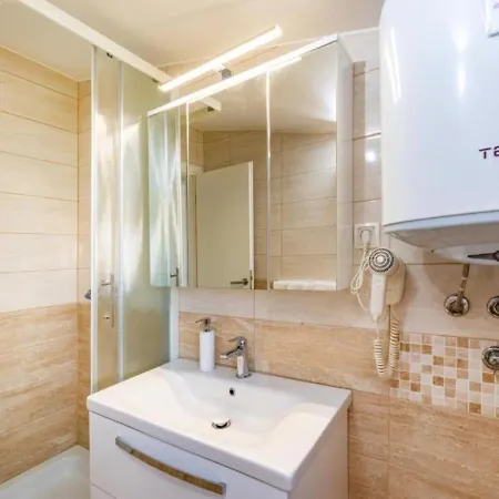 Tonka And Lara With Shared Pool Lejlighed