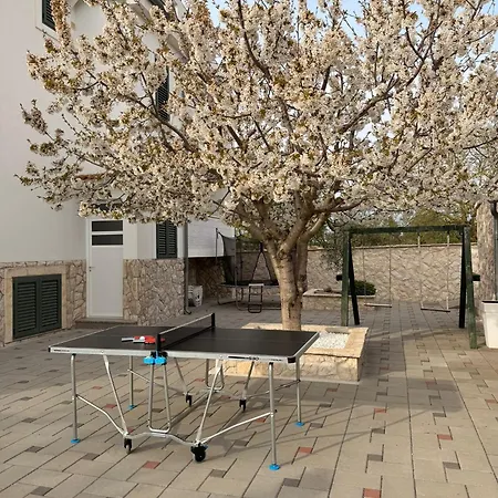 Tonka And Lara With Shared Pool * Donje Rastane