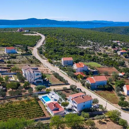 Tonka And Lara With Shared Pool Διαμέρισμα