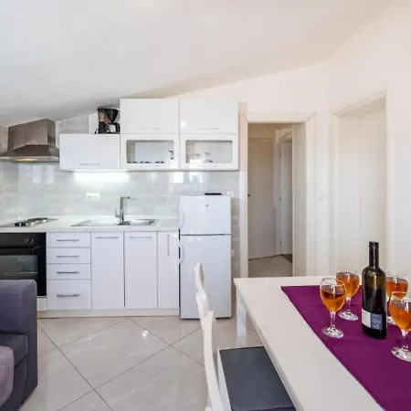 Διαμέρισμα Tonka And Lara With Shared Pool Podusje