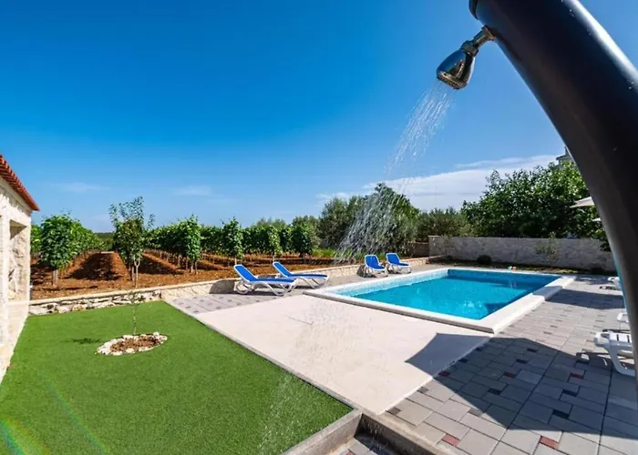 Tonka And Lara With Shared Pool Апартаменты *