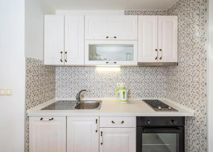 Apartamento Tonka And Lara With Shared Pool