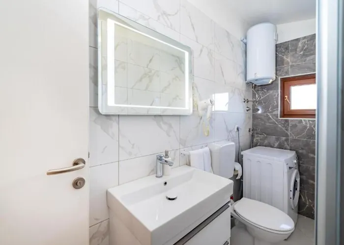 Tonka And Lara With Shared Pool Donje Rastane