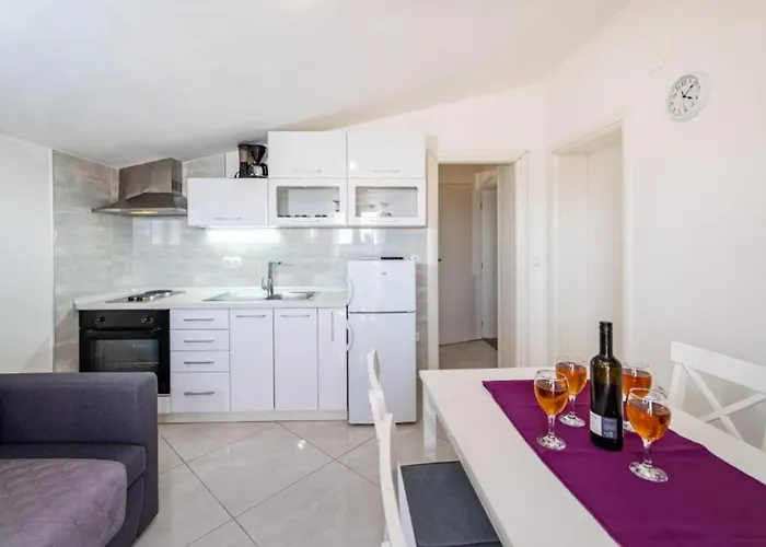 Apartamento Tonka And Lara With Shared Pool Donje Rastane