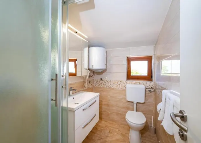 Apartamento Tonka And Lara With Shared Pool *