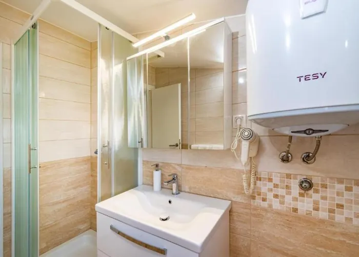 Tonka And Lara With Shared Pool Apartamento